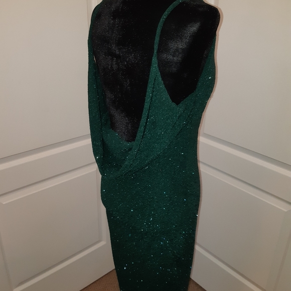 Green Gorgeous Backless Evening Dress - Picture 3 of 4